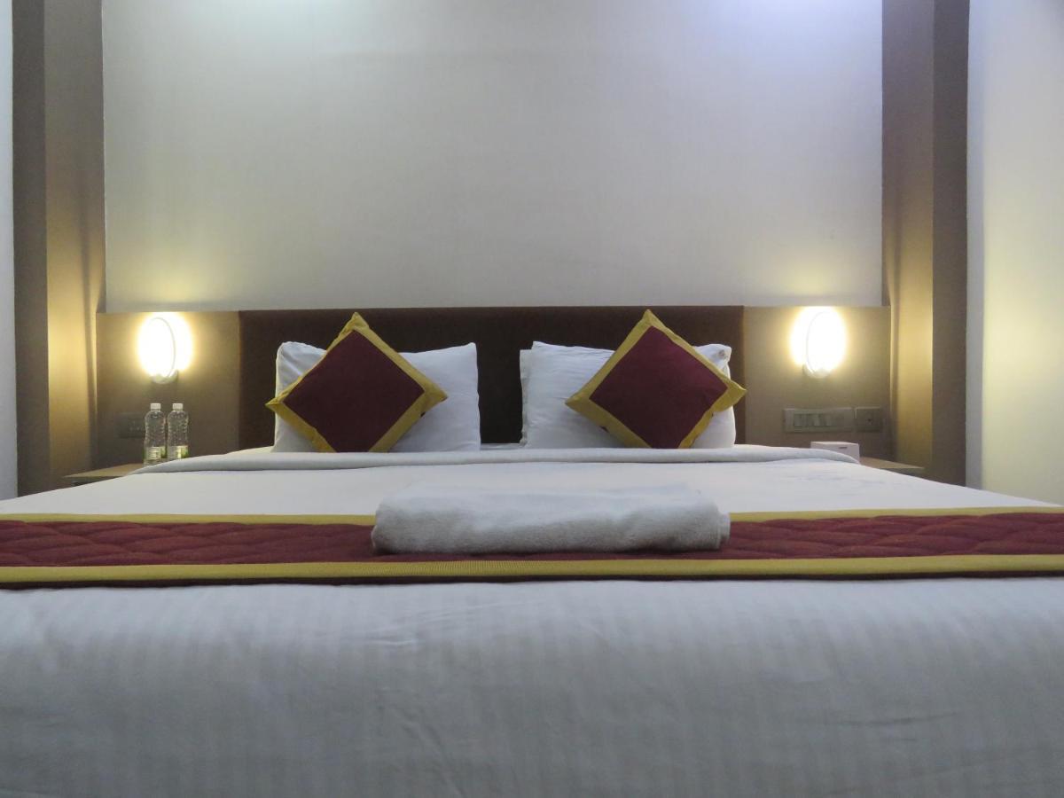 Hotel Reegate Inn Near South Railway Station Kochi エクステリア 写真
