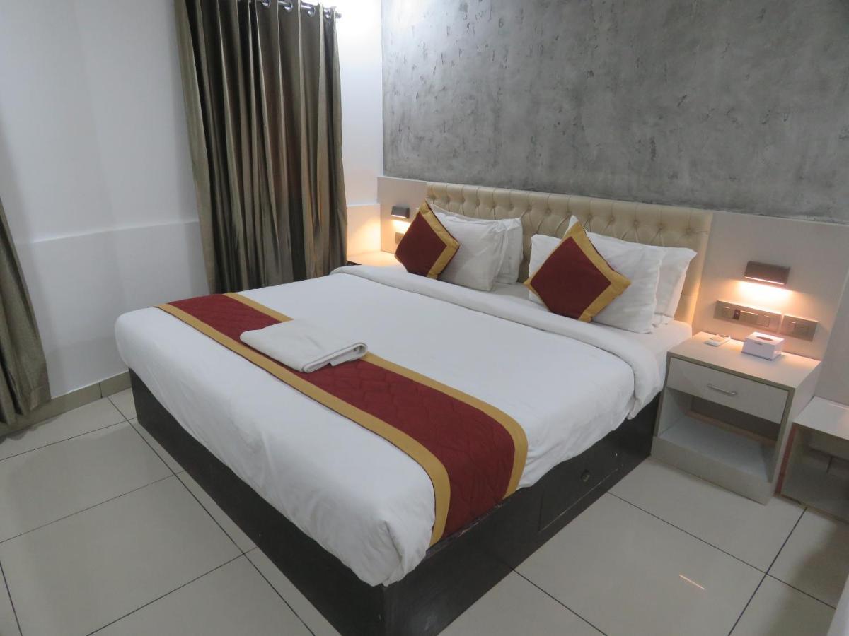 Hotel Reegate Inn Near South Railway Station Kochi エクステリア 写真